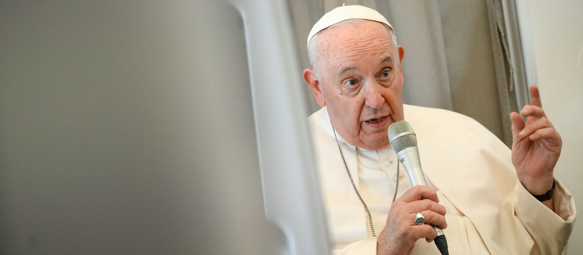 Papa Franjo: Bole ga koljena, hoda na štapu, ali je i dalje neumoran u misiji