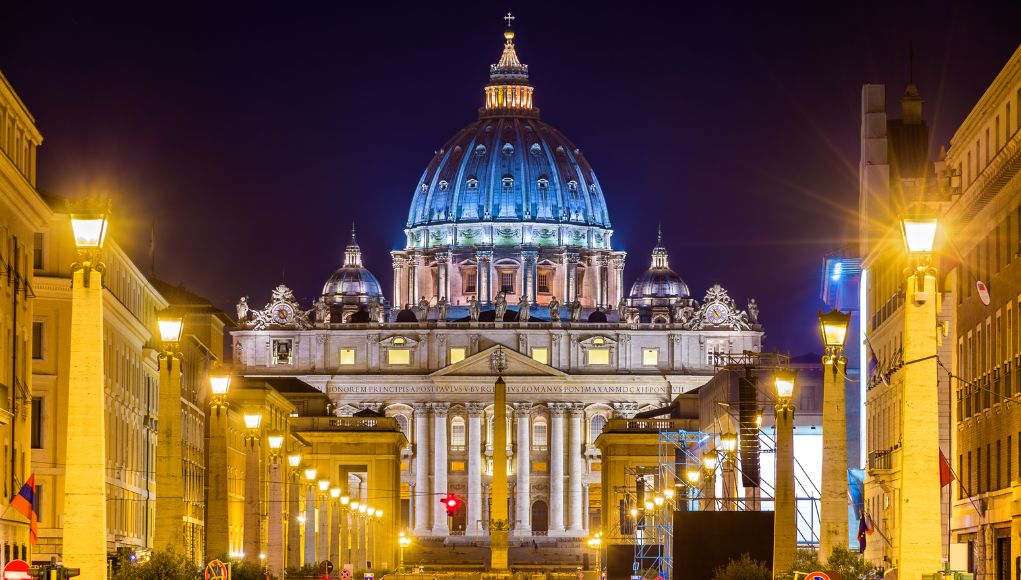 Nadbiskup: “Crkva bi trebala napustiti Rim.”