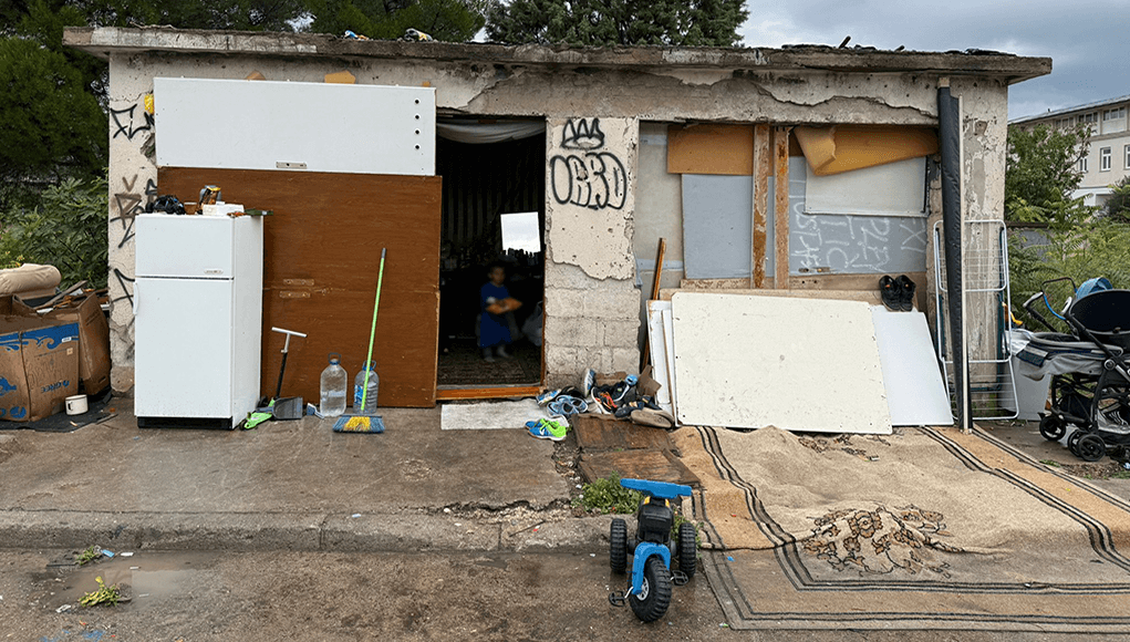 Trska, fine haljine i garaža bez vrata