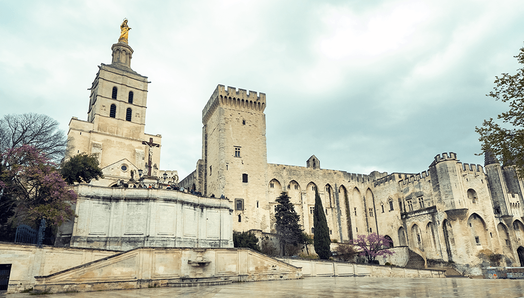 Što je bilo avignonsko papinstvo i zašto se opet spominje?